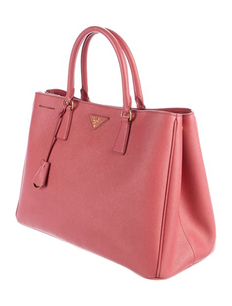 prada pochette saffiano lux|Prada saffiano lux large tote.